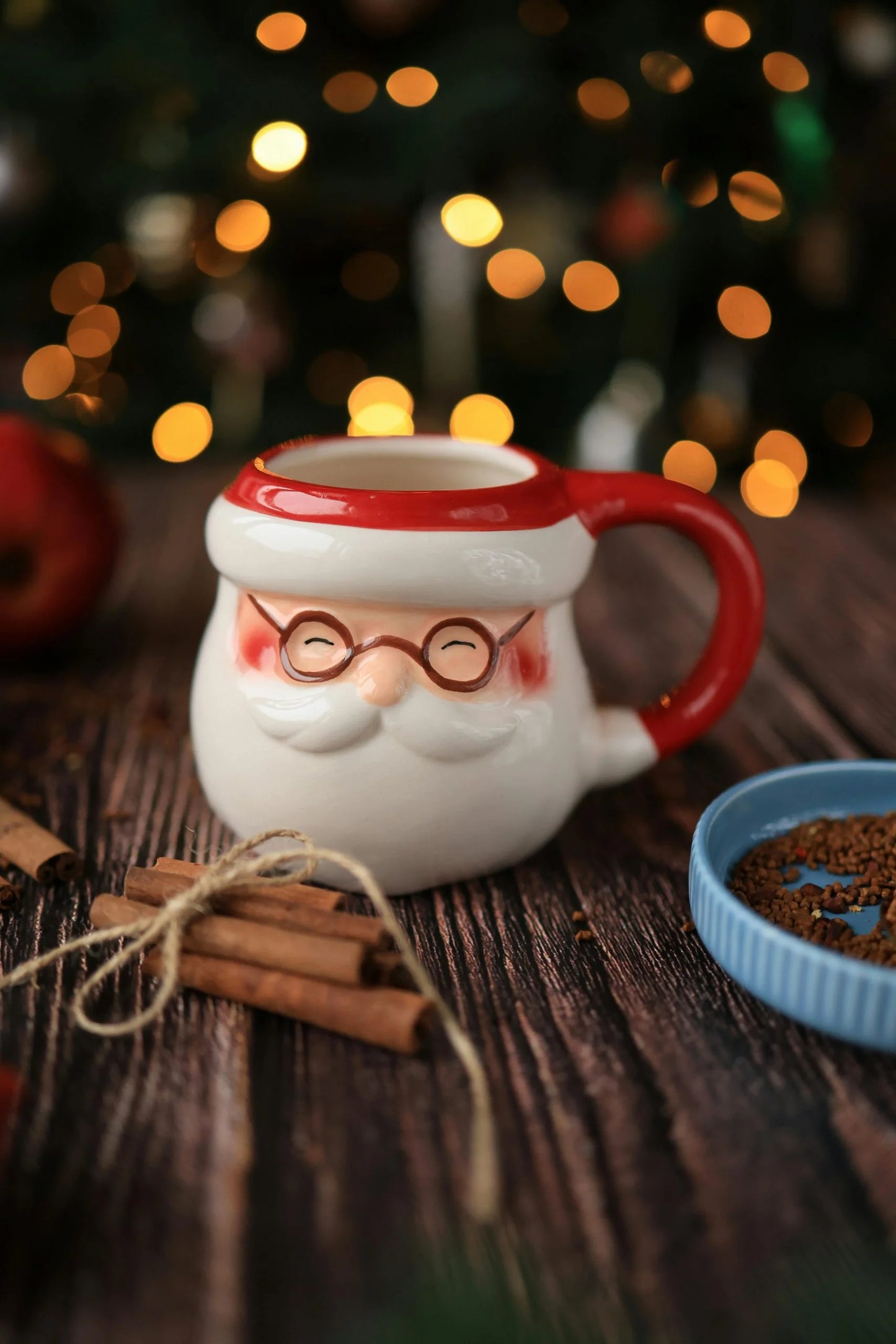 Infusión Christmas Spice con manzana, pasas, canela, jengibre confitado, chocolate negro y especias, ideal para disfrutar durante el invierno y las festividades navideñas